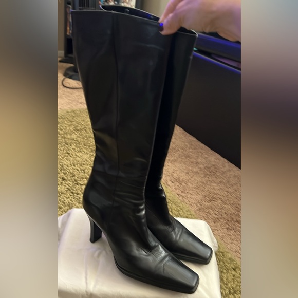 Tall black boots size 6 - Picture 2 of 3